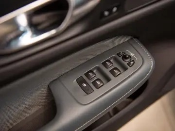 Volvo S60 Recharge 2.0 AWD R Design