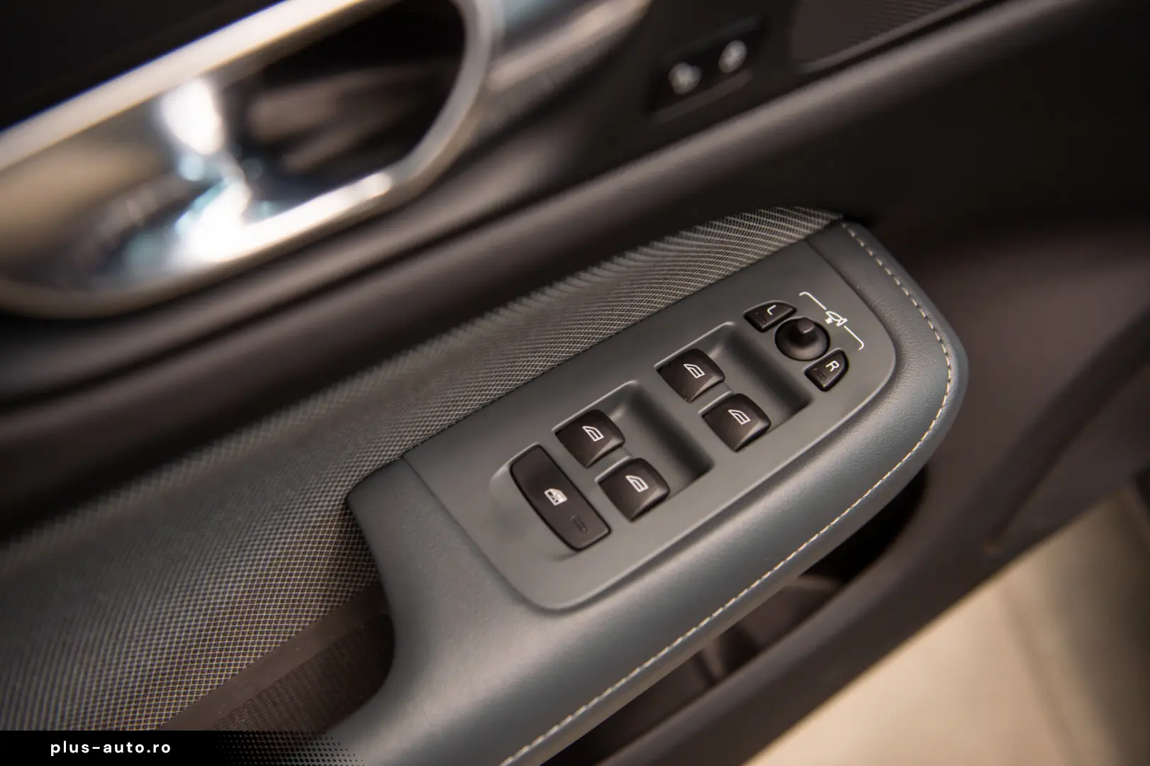 Volvo S60 Recharge 2.0 AWD R Design