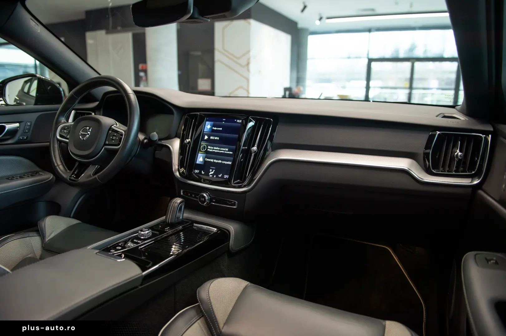 Volvo S60 Recharge 2.0 AWD R Design