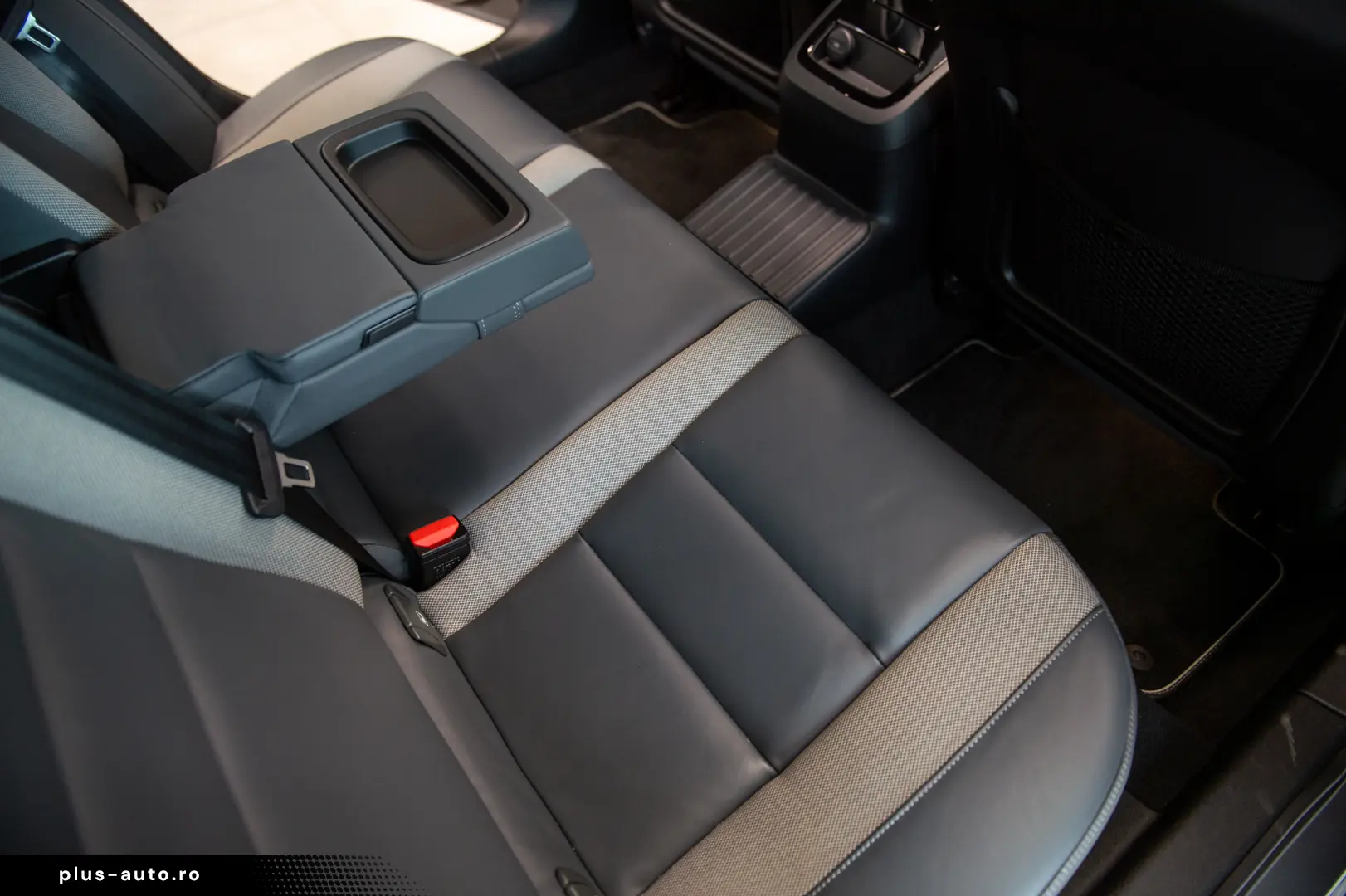 Volvo S60 Recharge 2.0 AWD R Design