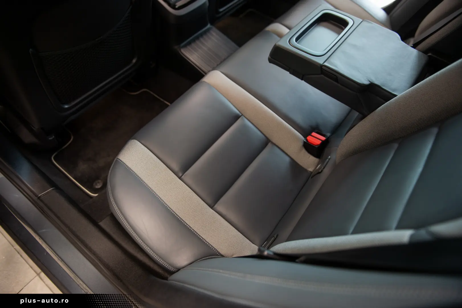 Volvo S60 Recharge 2.0 AWD R Design