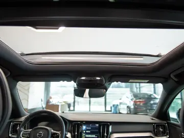 Volvo S60 Recharge 2.0 AWD R Design