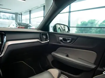 Volvo S60 Recharge 2.0 AWD R Design