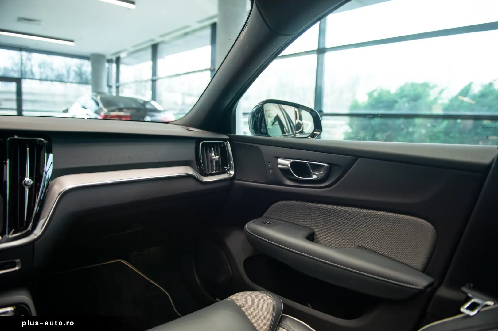 Volvo S60 Recharge 2.0 AWD R Design