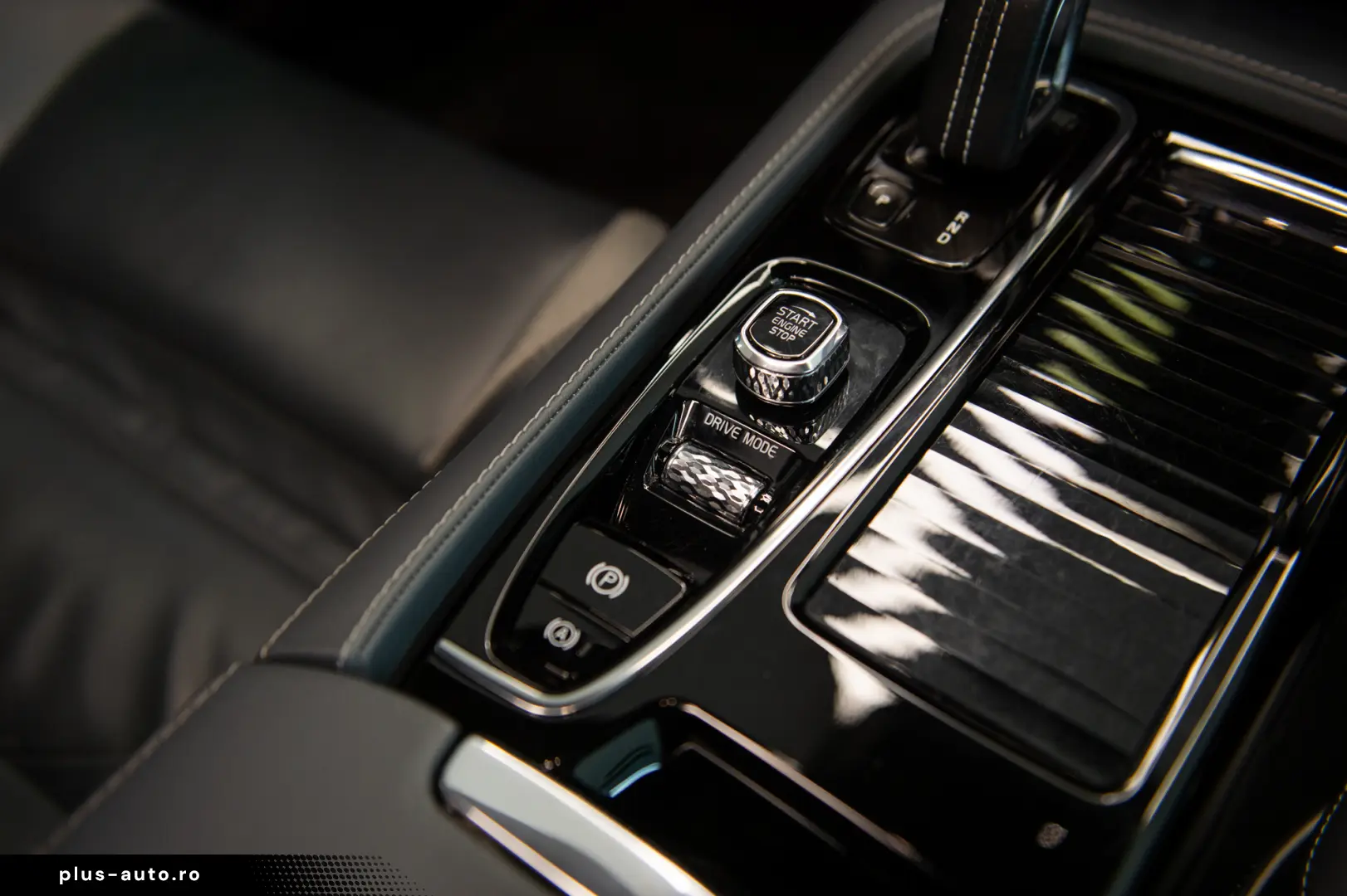 Volvo S60 Recharge 2.0 AWD R Design