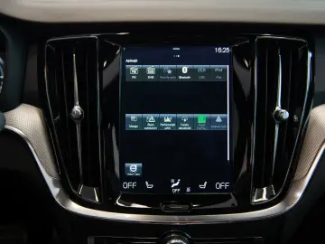 Volvo S60 Recharge 2.0 AWD R Design