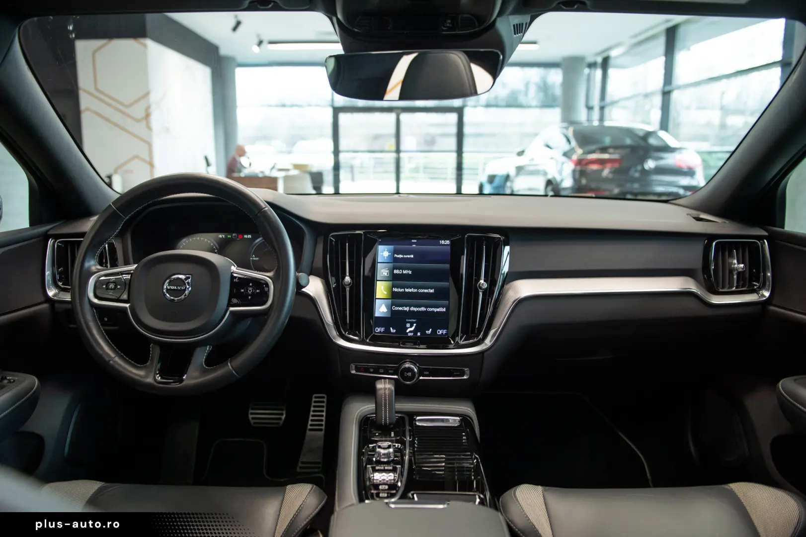 Volvo S60 Recharge 2.0 AWD R Design