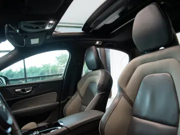 Volvo S60 Recharge 2.0 AWD R Design