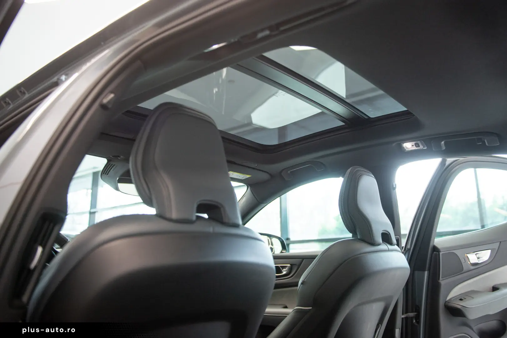 Volvo S60 Recharge 2.0 AWD R Design