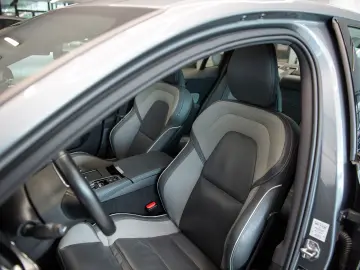 Volvo S60 Recharge 2.0 AWD R Design