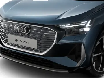 AUDI Q4 e-tron 50 quattro S line PANO AHK RFK MATRIX