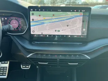 SKODA Octavia Combi 2.0 TSI RS