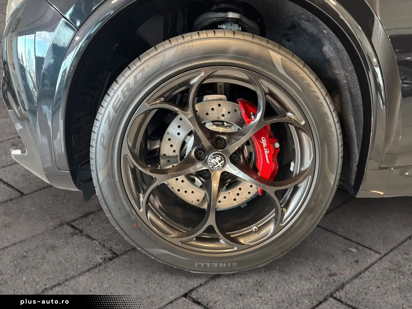 ALFA ROMEO Stelvio Quadrifoglio 2.9 382kW (520 PS)  SPARCO