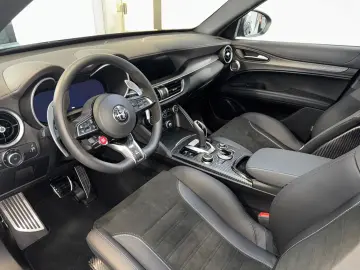 ALFA ROMEO Stelvio Quadrifoglio 2.9 382kW (520 PS)  SPARCO
