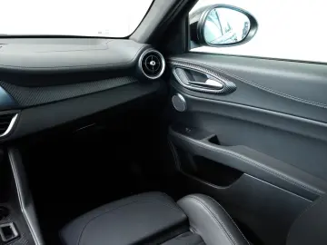 ALFA ROMEO Giulia Quadrifoglio 520PS Facelift Matrix ACC