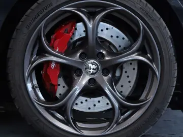 ALFA ROMEO Giulia Quadrifoglio 520PS Facelift Matrix ACC