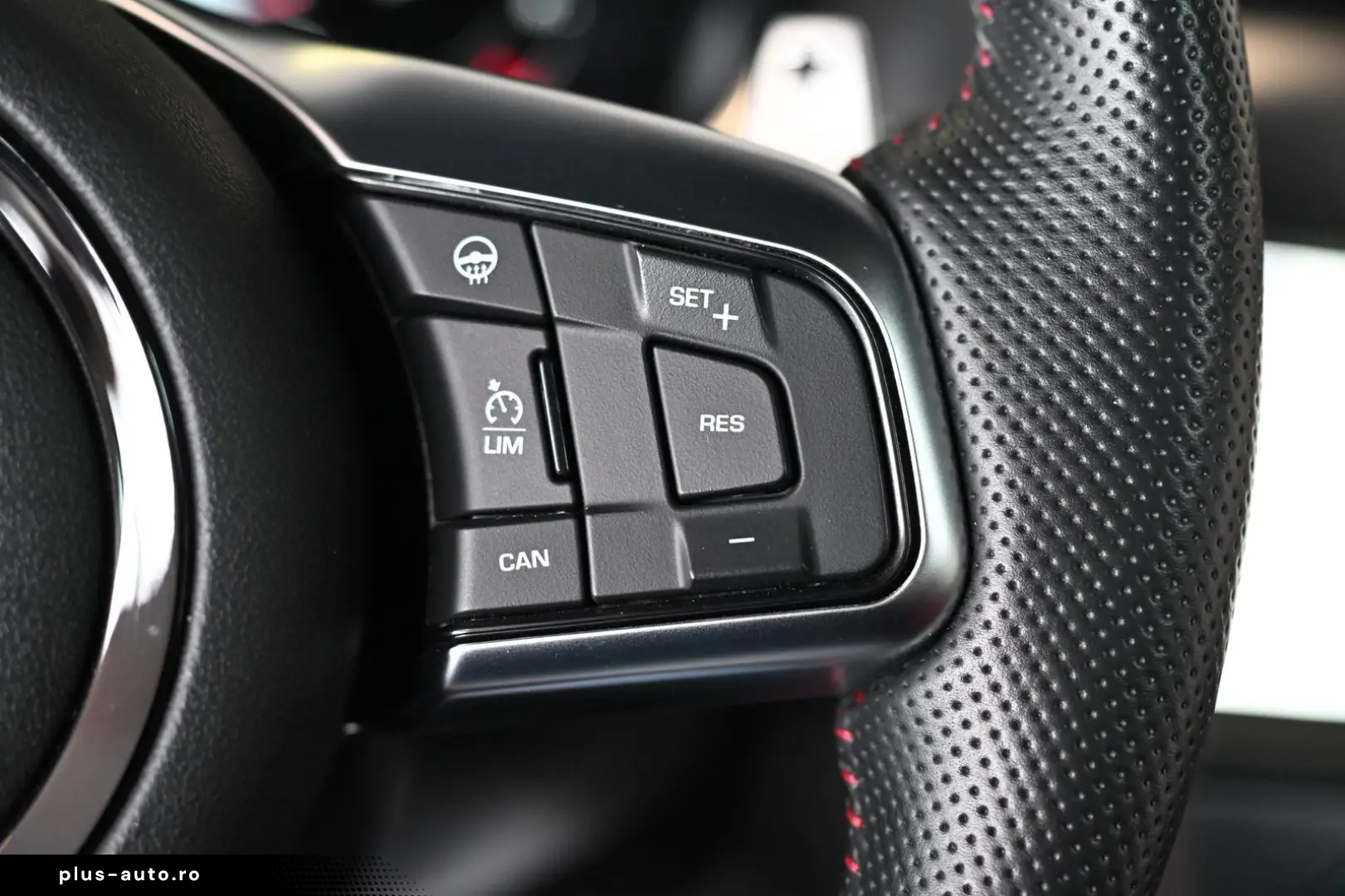 JAGUAR F-TYPE P300 Coupe R-Dynamic Black ACC Pano 20