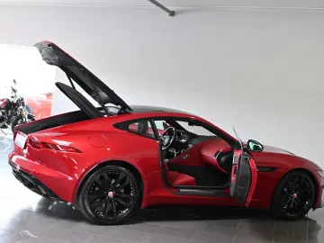 JAGUAR F-TYPE P300 Coupe R-Dynamic Black ACC Pano 20
