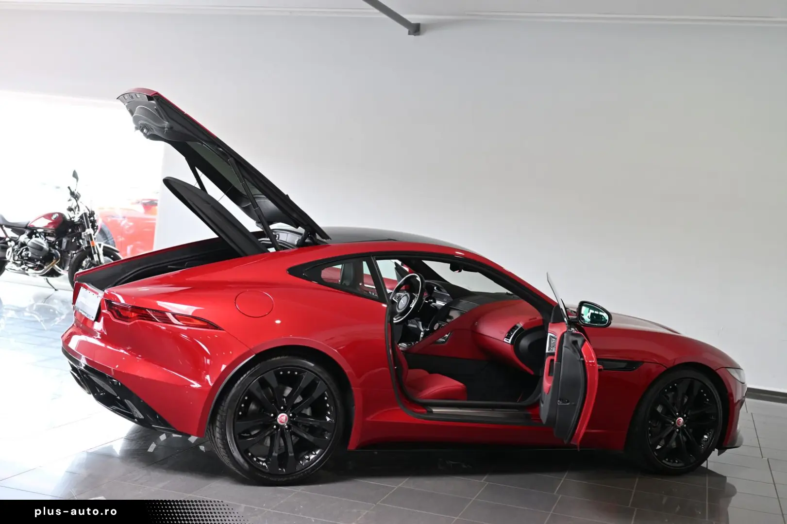 JAGUAR F-TYPE P300 Coupe R-Dynamic Black ACC Pano 20