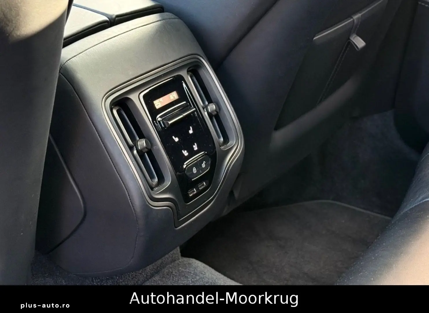 ASTON MARTIN DBX707 4.0 V8  Vollausstattung Carbon-Paket