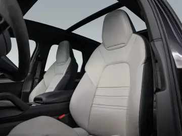 PORSCHE Cayenne E-Hybrid AHK Luftfederung InnoDrive HUD