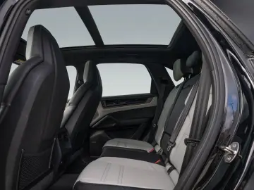 PORSCHE Cayenne E-Hybrid AHK Luftfederung InnoDrive HUD