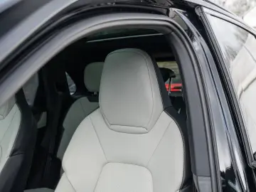 PORSCHE Cayenne E-Hybrid AHK Luftfederung InnoDrive HUD