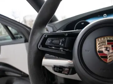 PORSCHE Cayenne E-Hybrid AHK Luftfederung InnoDrive HUD