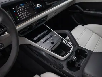 PORSCHE Cayenne E-Hybrid AHK Luftfederung InnoDrive HUD