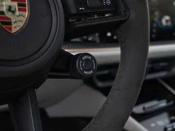 PORSCHE Cayenne E-Hybrid AHK Luftfederung InnoDrive HUD