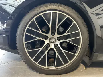 PORSCHE Taycan Sport-Design NAV LED PANORAMA 360  20ZOLL