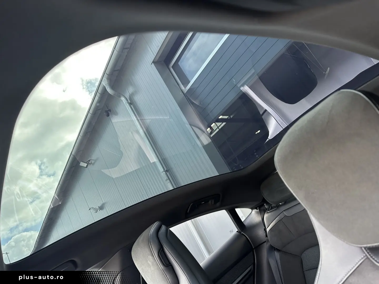 PORSCHE Taycan Sport-Design NAV LED PANORAMA 360  20ZOLL