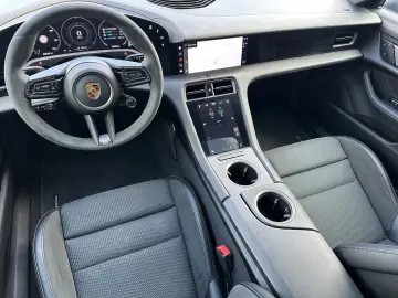 PORSCHE Taycan Sport-Design NAV LED PANORAMA 360  20ZOLL