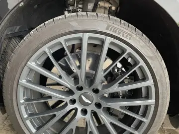 ASTON MARTIN DBX DBX707