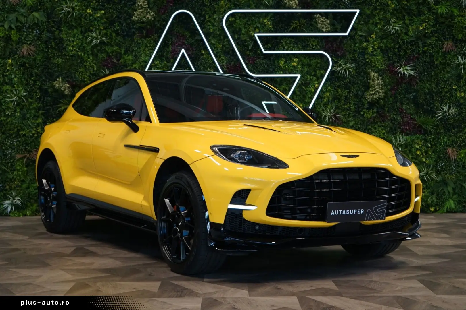 ASTON MARTIN DBX707 CERAMIC BLACK