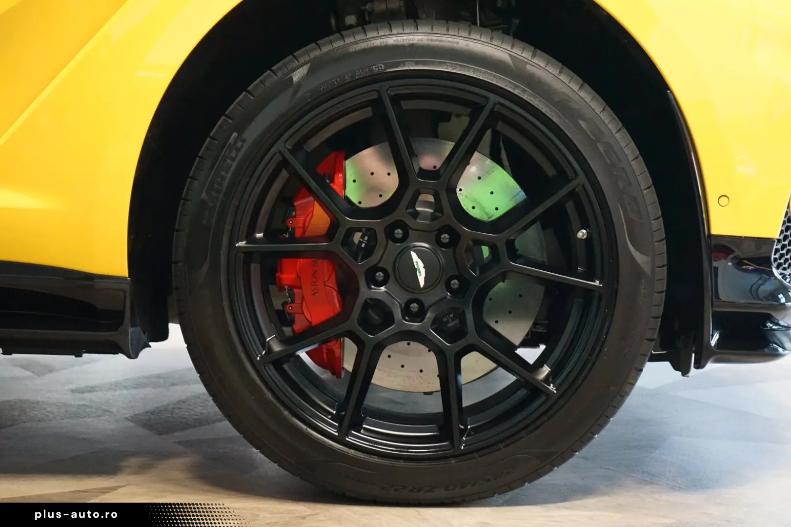 ASTON MARTIN DBX707 CERAMIC BLACK