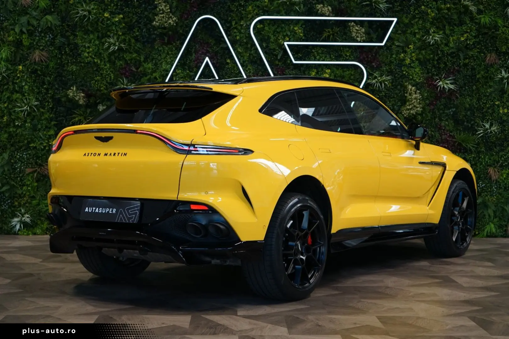 ASTON MARTIN DBX707 CERAMIC BLACK