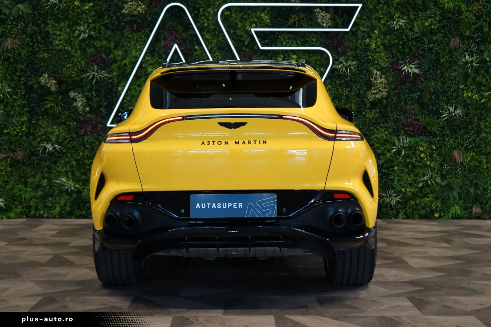 ASTON MARTIN DBX707 CERAMIC BLACK