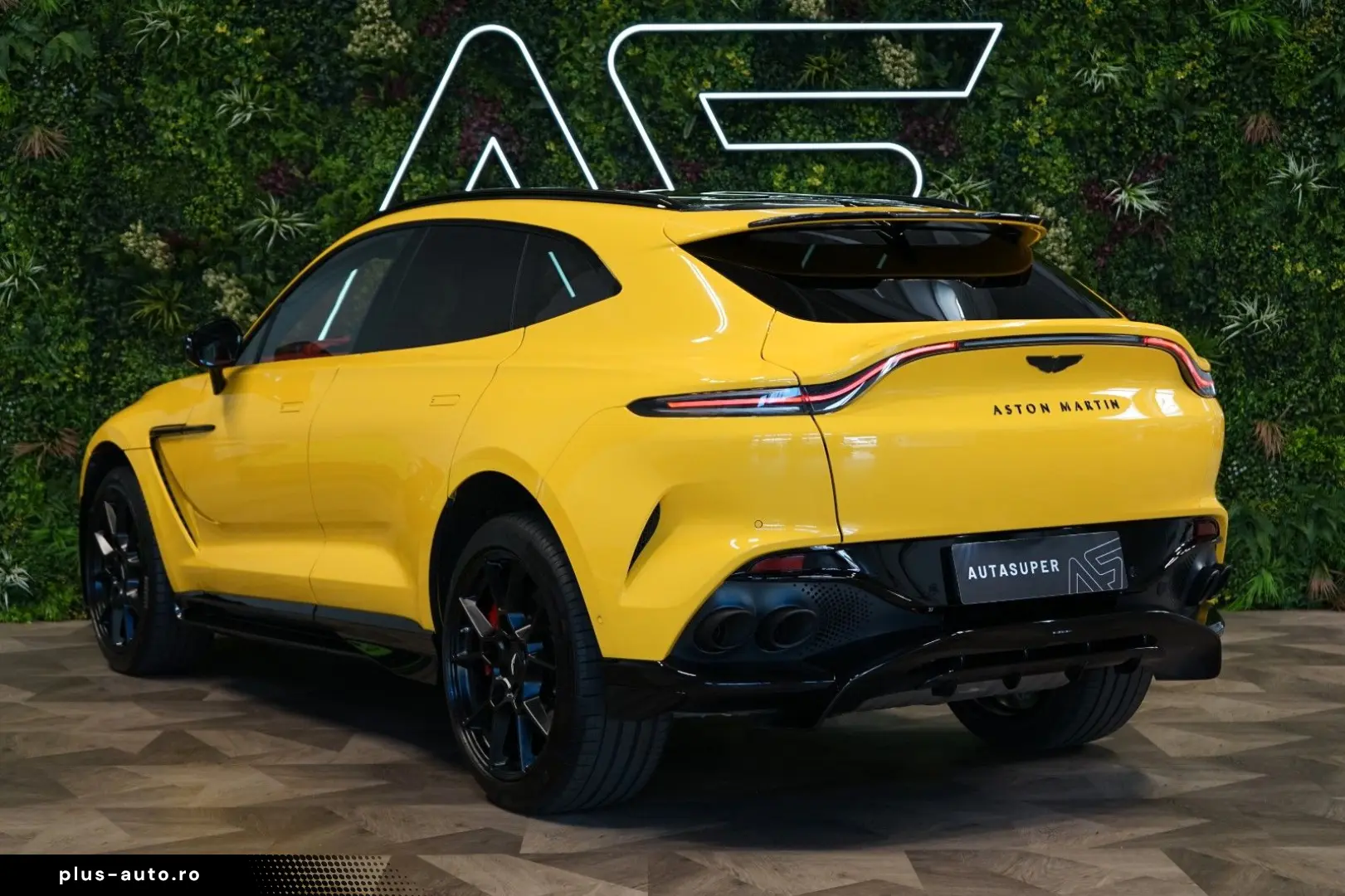 ASTON MARTIN DBX707 CERAMIC BLACK