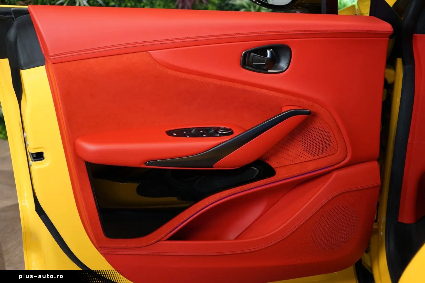 ASTON MARTIN DBX707 CERAMIC BLACK