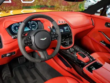 ASTON MARTIN DBX707 CERAMIC BLACK