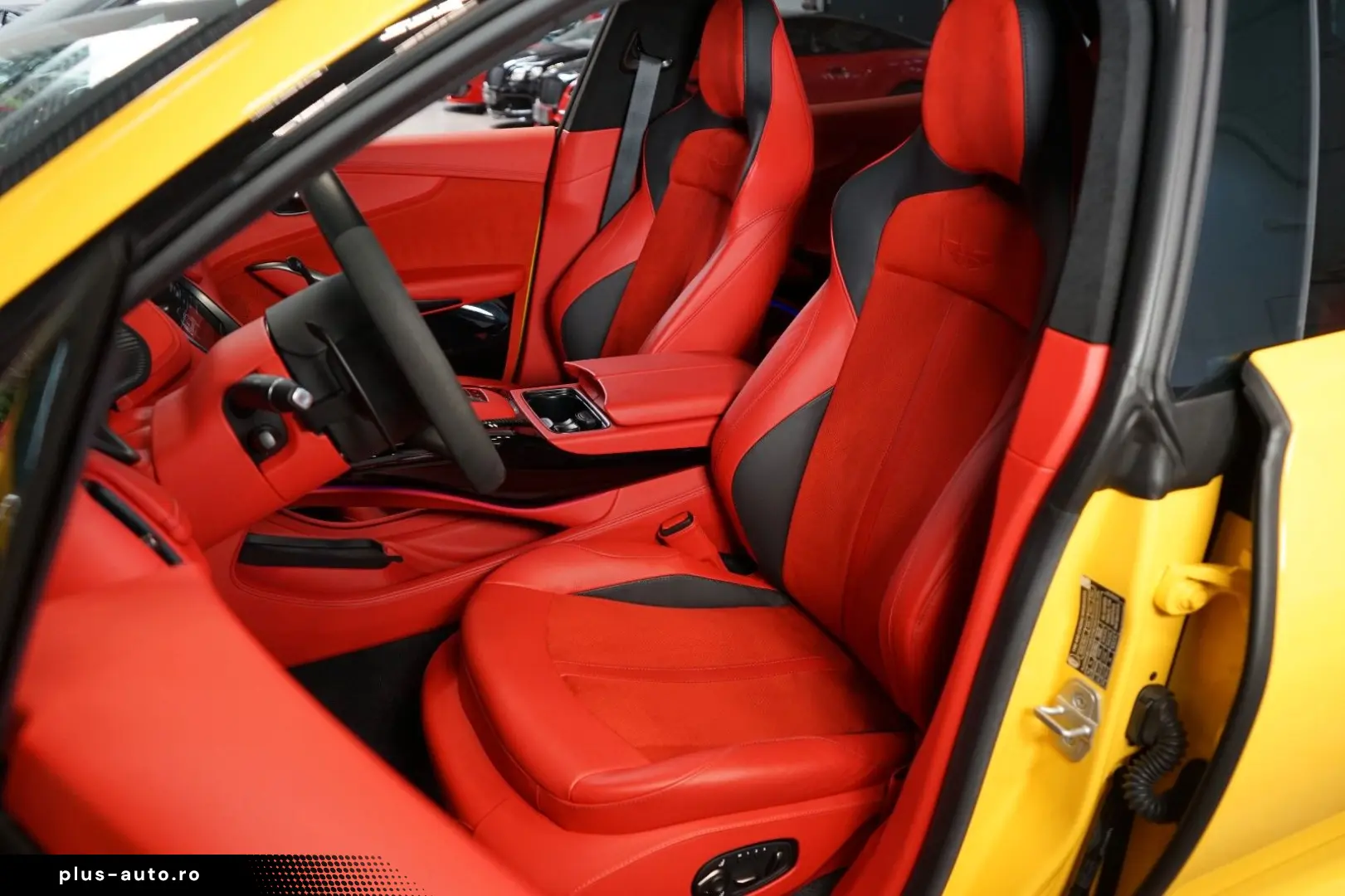 ASTON MARTIN DBX707 CERAMIC BLACK