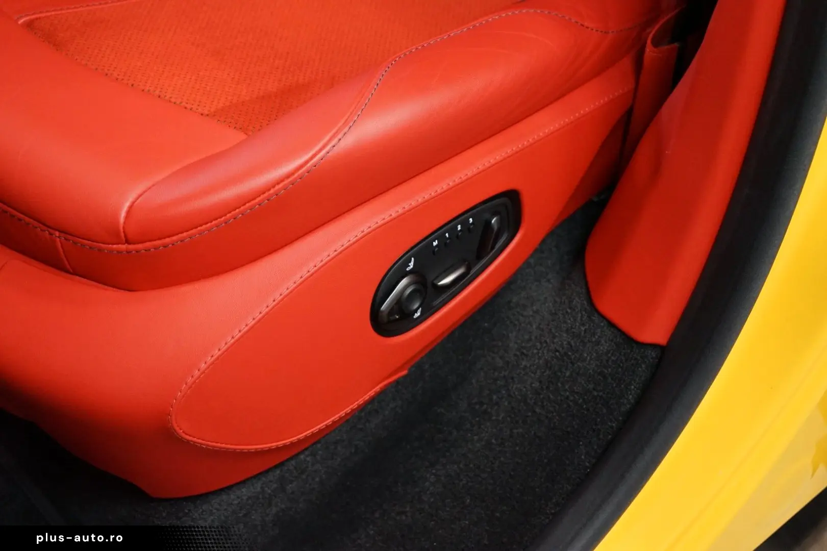 ASTON MARTIN DBX707 CERAMIC BLACK