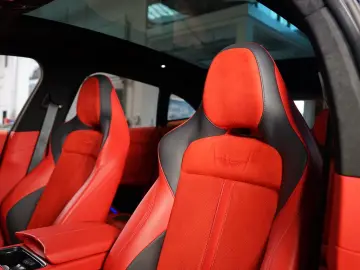 ASTON MARTIN DBX707 CERAMIC BLACK