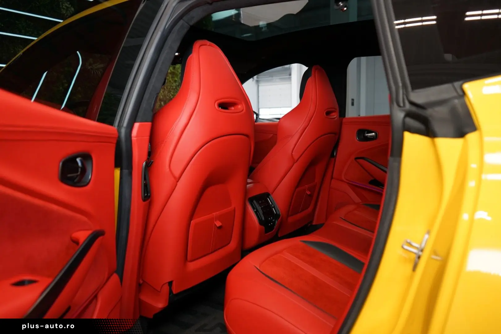 ASTON MARTIN DBX707 CERAMIC BLACK