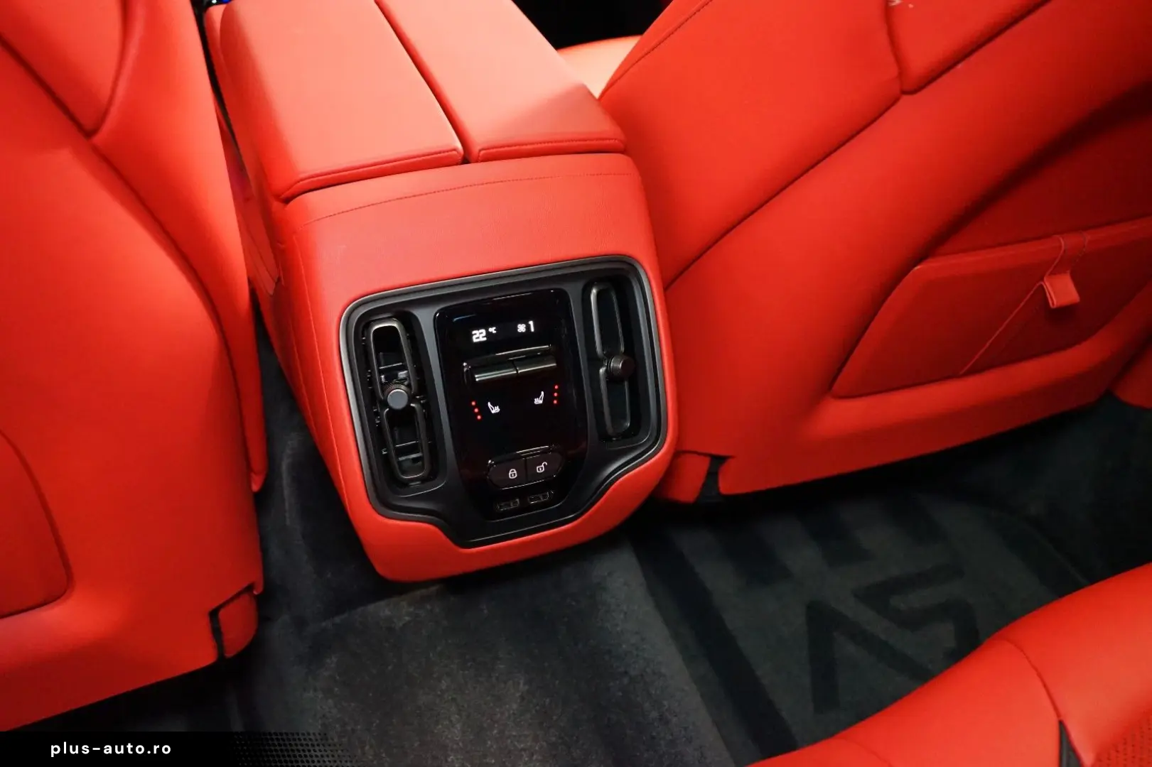 ASTON MARTIN DBX707 CERAMIC BLACK