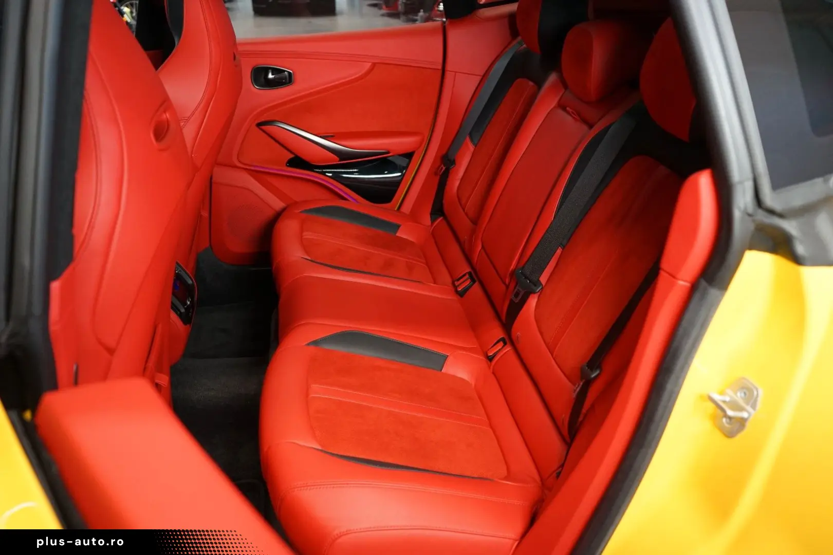 ASTON MARTIN DBX707 CERAMIC BLACK