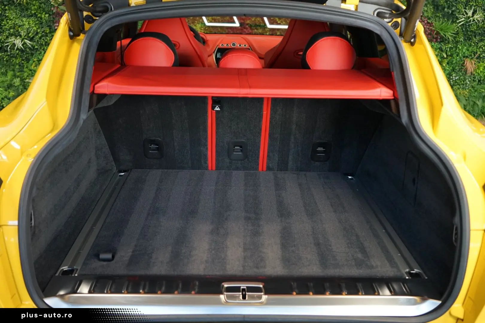 ASTON MARTIN DBX707 CERAMIC BLACK