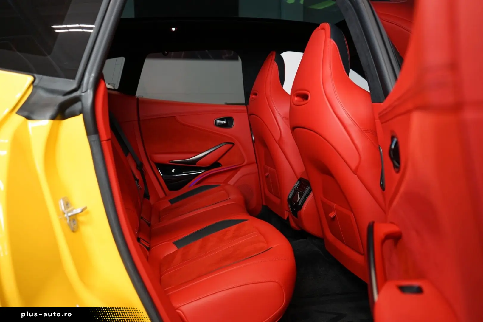 ASTON MARTIN DBX707 CERAMIC BLACK