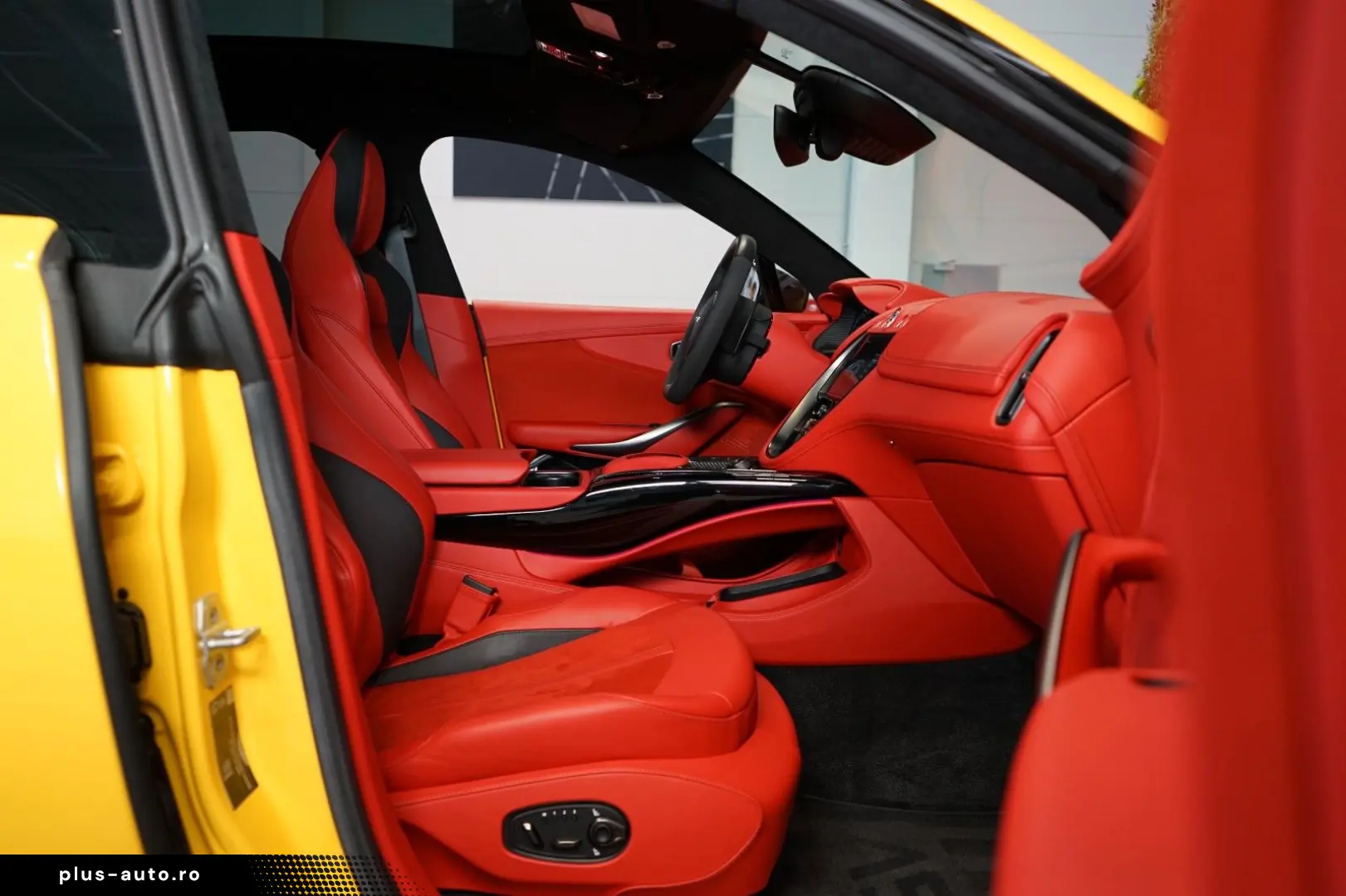 ASTON MARTIN DBX707 CERAMIC BLACK